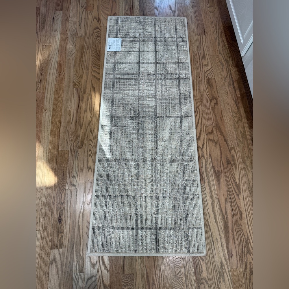 Mainstays Crosshatch Brown Geometric Indoor Runner Rug, 1' 10" x 5' - Picture 6 of 7